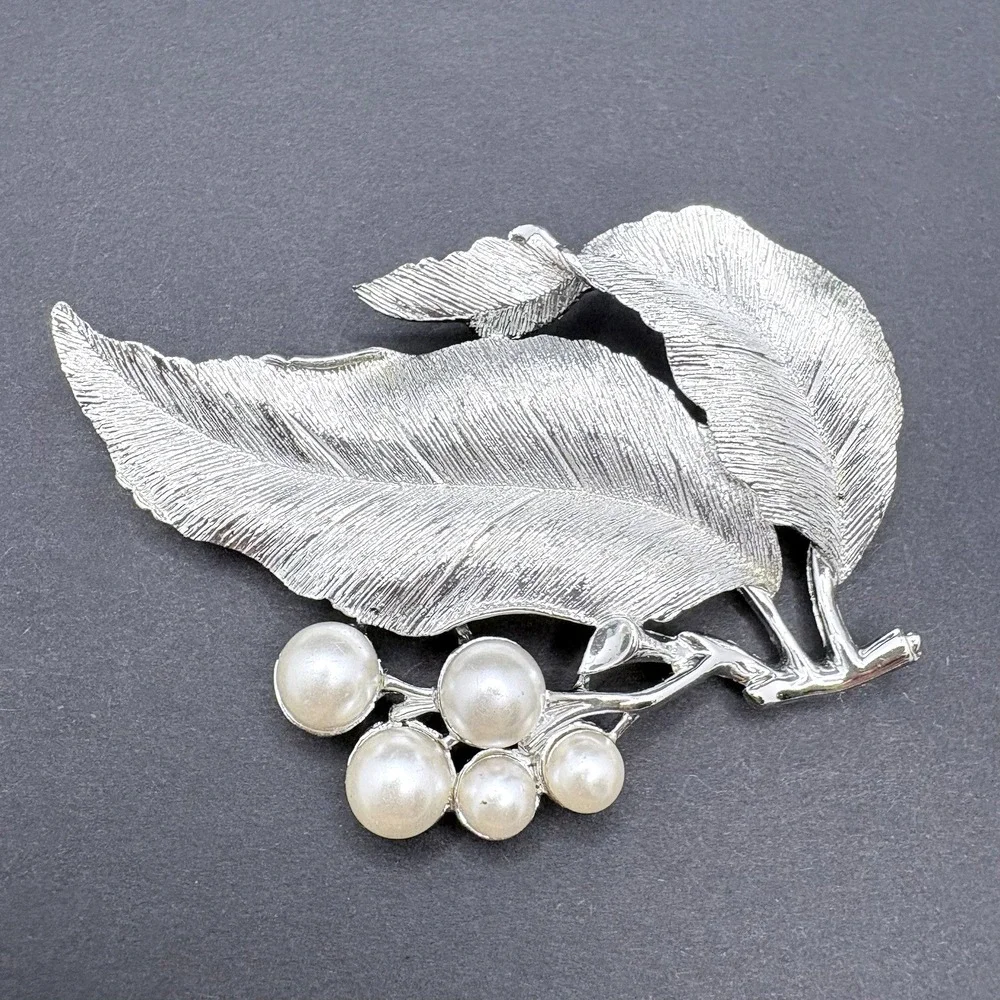 Vintage Sarah Coventry Leaf Brooch Brushed Silver Tone Faux Pearls Fall Autumn